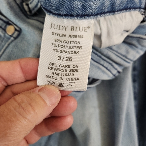Judy Blue Jeans Lydia Released Hem Light Wash, sz 26" - Picture 6 of 9